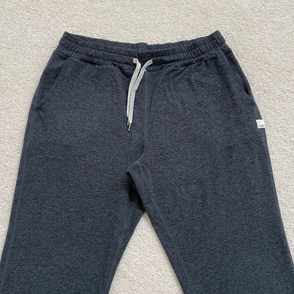 Vuori Women’s Dark Gray Jogger Sweatpants with Contrast Drawstring - Picture 3 of 13
